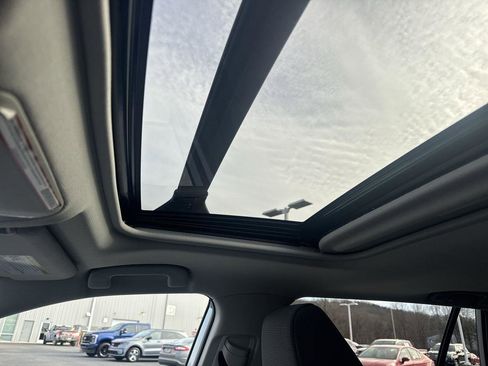 Used 2021 Toyota RAV4 XLE image 21