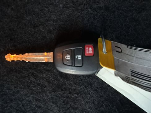 Used 2019 Toyota Highlander LE image 47