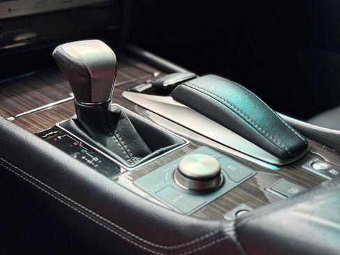 Used 2013 Lexus LS 460 w/ Comfort Pkg RWD image 26