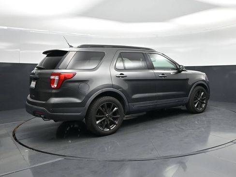 Used 2018 Ford Explorer XLT w/ Equipment Group 202A FWD image 26