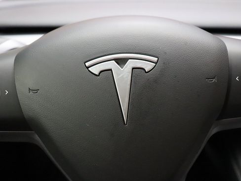 Used 2021 Tesla Model Y Long Range image 38