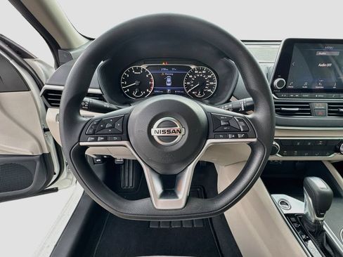 Used 2022 Nissan Altima 2.5 SV FWD image 11