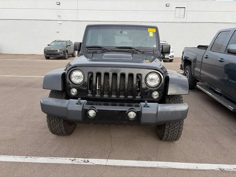Used 2018 Jeep Wrangler Unlimited Sahara AWD/4WD image 2