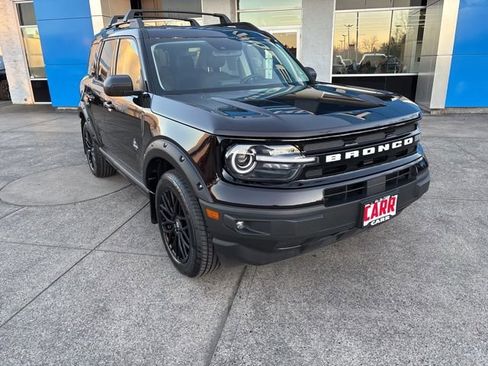 Used 2021 Ford Bronco Sport Outer Banks w/ Outer Banks Package (96D) image 2