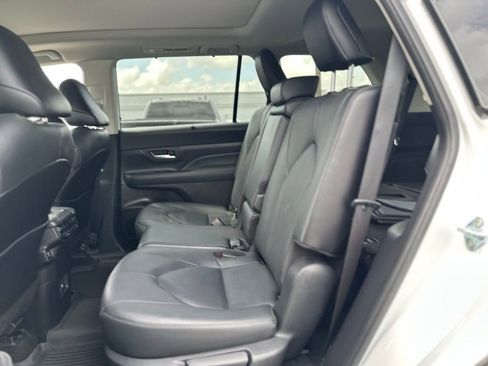 Used 2024 Toyota Grand Highlander Limited FWD image 4