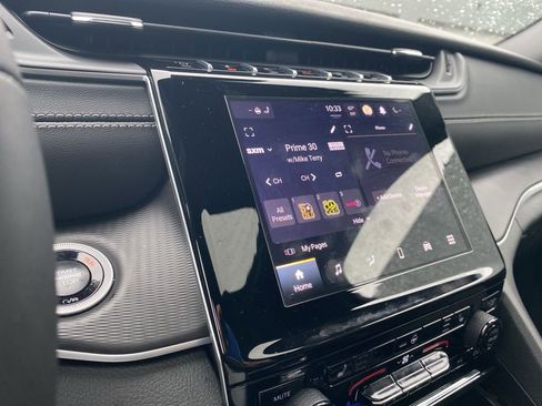 New 2025 Jeep Grand Cherokee Laredo w/ Luxury Tech Group I image 25