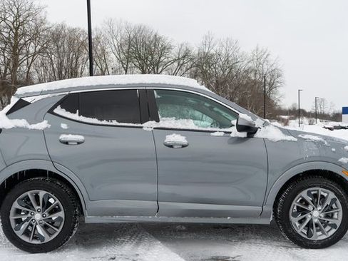 Used 2023 Buick Encore GX Select w/ Sport Touring Package image 5
