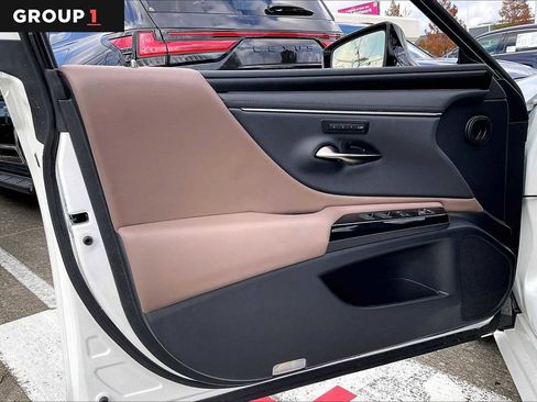 Used 2025 Lexus ES 350 w/ Premium Package image 18