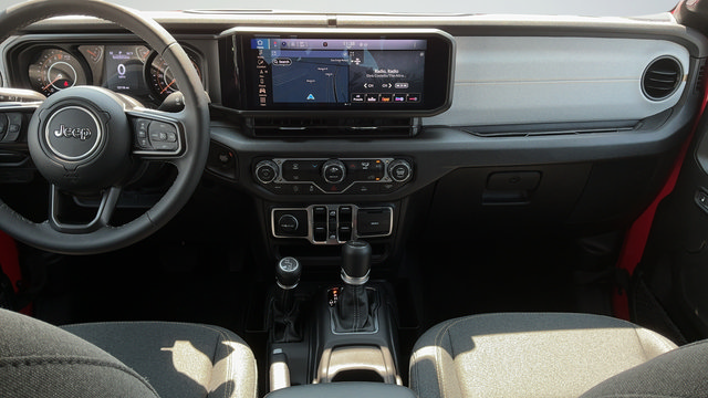 Used 2025 Jeep Gladiator Sport AWD/4WD image 17