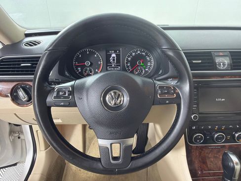 Used 2013 Volkswagen Passat TDI SEL Premium image 15