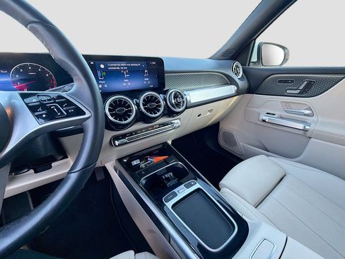 Used 2025 Mercedes-Benz GLB 250 image 25