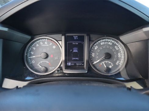 Used 2017 Toyota Tacoma TRD Sport image 21