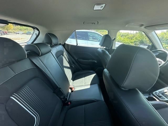 Used 2022 Hyundai Venue Limited FWD image 30