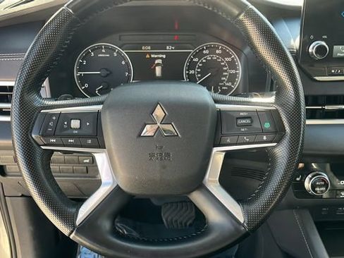 Used 2024 Mitsubishi Outlander SE FWD image 7