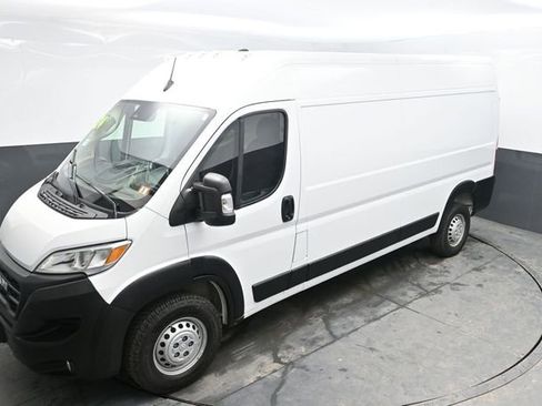Used 2024 RAM ProMaster 2500 w/ Convenience Group image 23