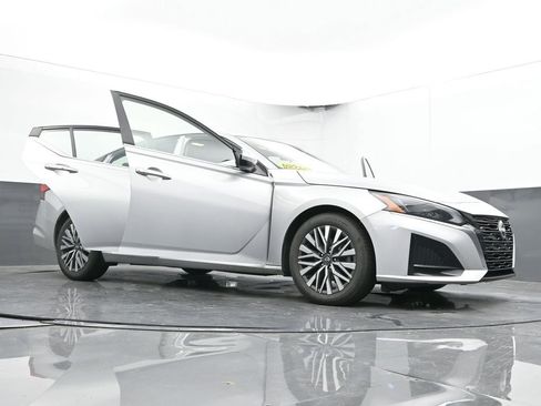 Used 2023 Nissan Altima 2.5 SV FWD image 70