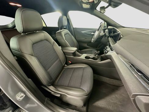 Used 2025 Buick Envista Preferred FWD image 28