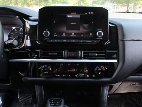 Used 2025 Nissan Pathfinder SV AWD/4WD image 13