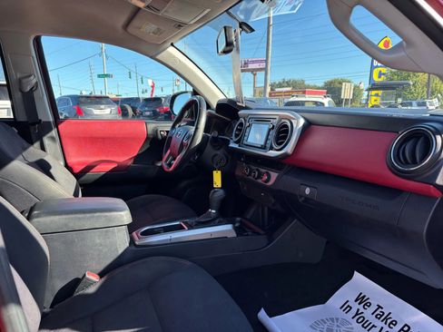 Used 2017 Toyota Tacoma SR5 image 9