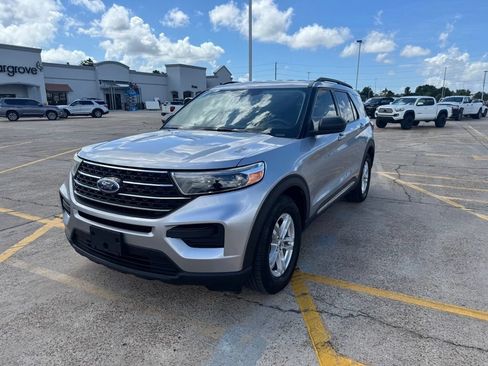 Used 2021 Ford Explorer XLT RWD image 9