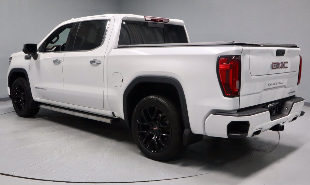 Used 2024 GMC Sierra 1500 Denali w/ Technology Package AWD/4WD image 9