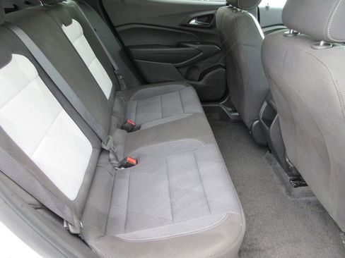 Certified 2025 Chevrolet Trax LS w/ LS Convenience Package FWD image 16