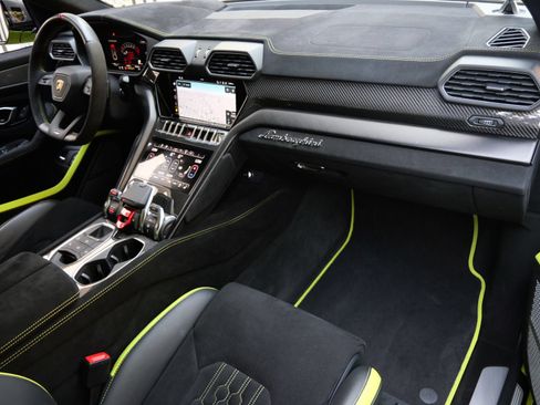 Used 2024 Lamborghini Urus Performante AWD/4WD image 40