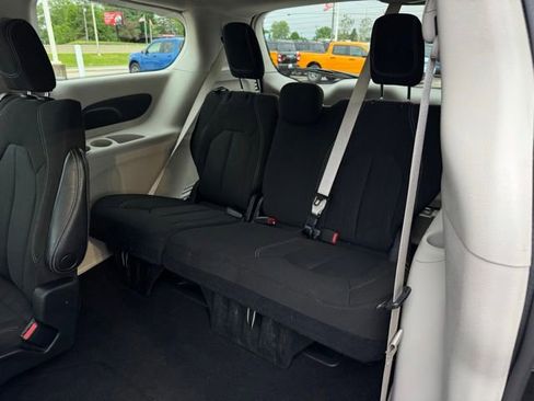 Used 2023 Chrysler Voyager LX FWD image 12
