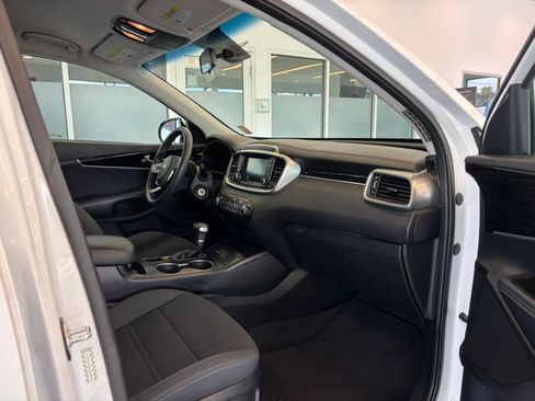 Used 2020 Kia Sorento AWD V6 image 23