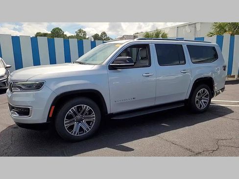 Used 2023 Jeep Wagoneer L Series II image 19