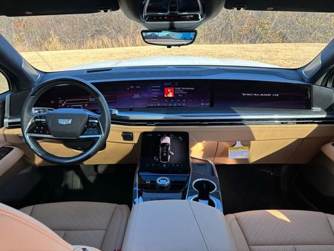 New 2025 Cadillac Escalade IQ Luxury 2 image 12