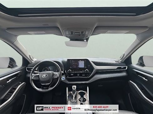 Used 2021 Toyota Highlander Limited image 10