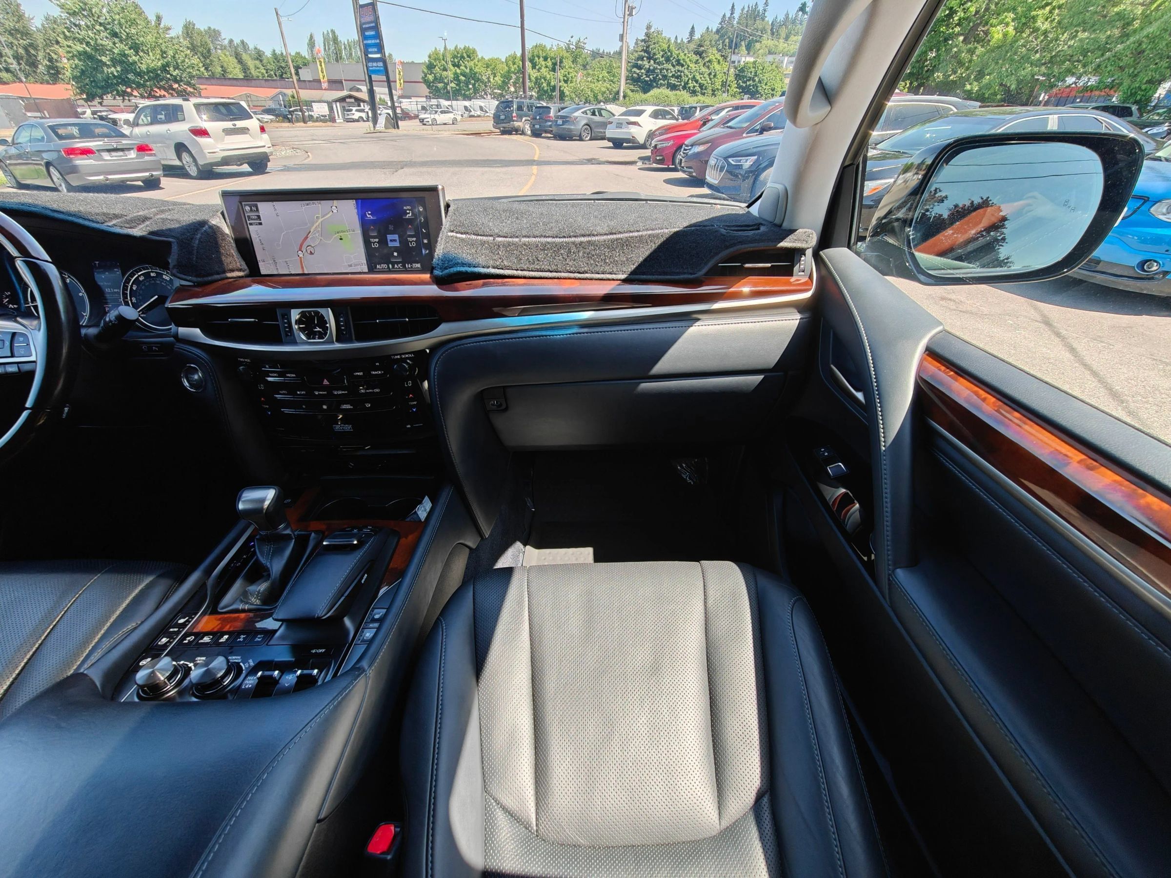 Used 2018 Lexus LX 570 4WD image 33