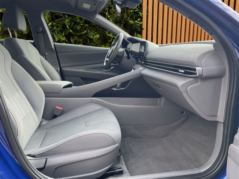 Used 2023 Hyundai Elantra SEL w/ Convenience Package FWD image 9