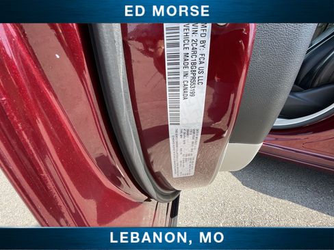 Used 2023 Chrysler Pacifica Touring-L FWD image 31