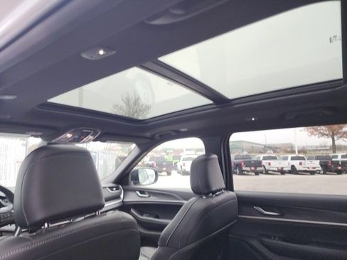 New 2025 Jeep Grand Cherokee L Limited image 2