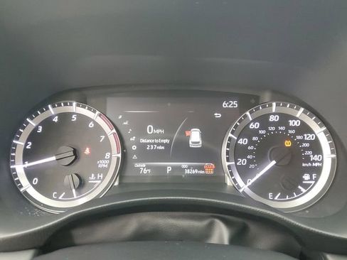 Used 2024 Toyota Highlander LE AWD/4WD image 27