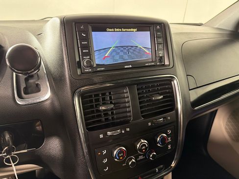 Used 2017 Dodge Grand Caravan SXT FWD image 15