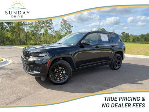 Used 2025 Jeep Grand Cherokee Altitude AWD/4WD image 1