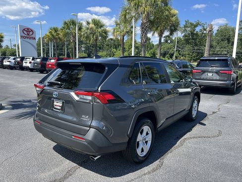 Used 2021 Toyota RAV4 XLE w/ Convenience Package AWD/4WD image 10