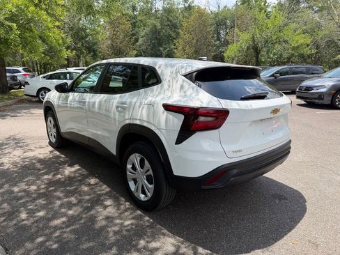 Used 2025 Chevrolet Trax LS FWD image 2