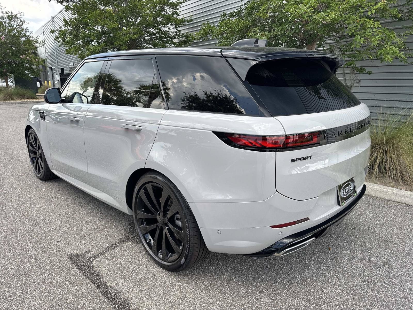 New 2026 Land Rover Range Rover Sport Dynamic SE AWD/4WD image 3