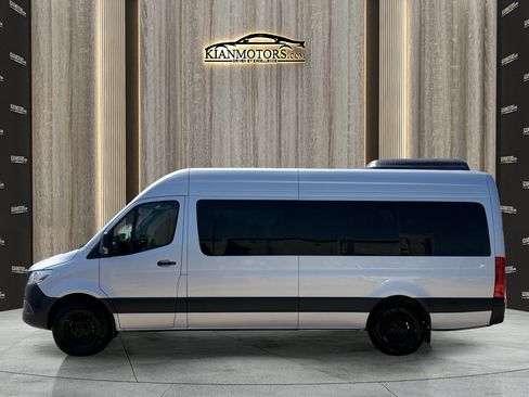 Used 2024 Mercedes-Benz Sprinter 2500 image 4