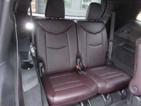 Used 2024 Cadillac XT6 Premium Luxury w/ Technology Package AWD/4WD image 11