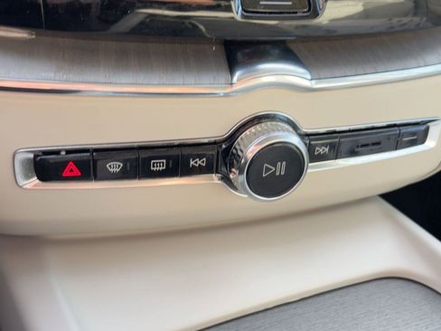 Certified 2023 Volvo XC60 B5 Plus w/ Climate Package image 24