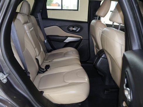 Used 2018 Jeep Cherokee Limited AWD/4WD image 24