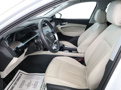 Used 2024 Audi Q8 e-tron Premium Plus w/ Premium Plus Package image 22