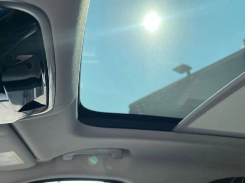 Used 2018 Land Rover Range Rover Velar S image 30