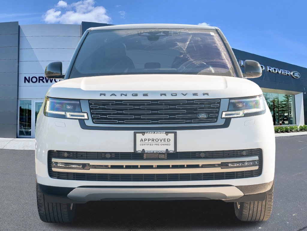 Used 2023 Land Rover Range Rover SE AWD/4WD image 2