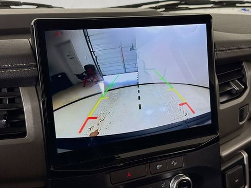 Used 2022 Ford Expedition XLT image 15